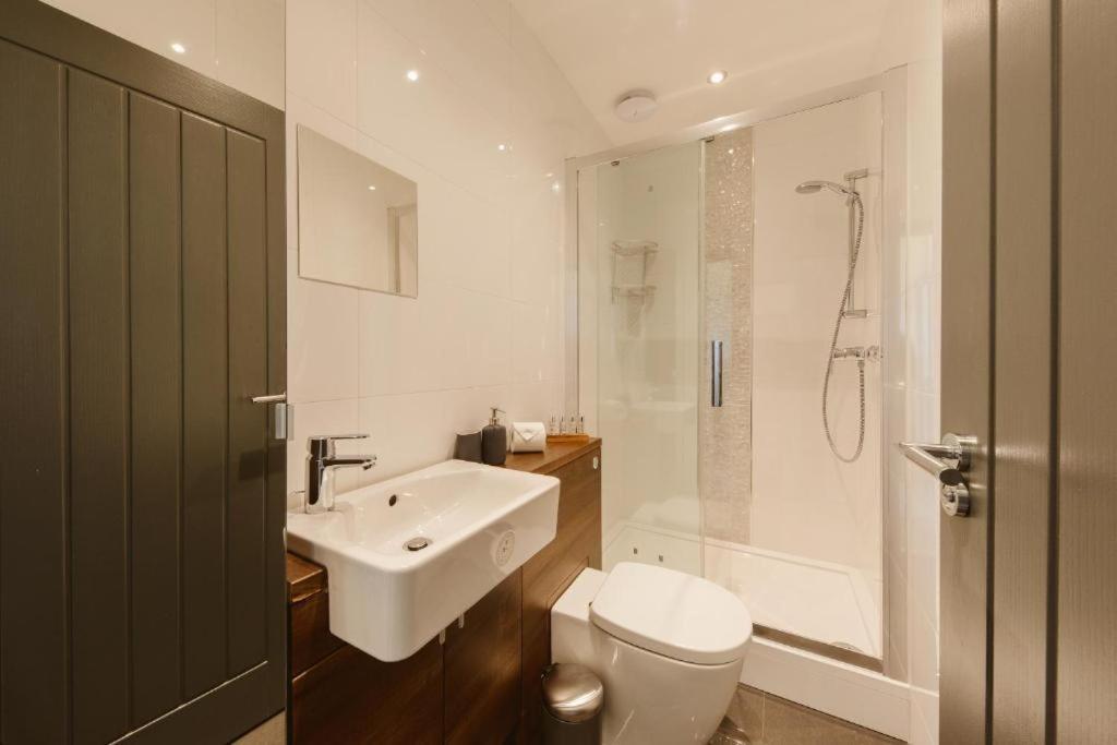 Amazing Warehouse Conversion In Chiswick Appartamento *